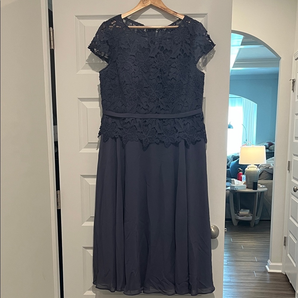 JJs House Lace Midi Dress in Dark Blue